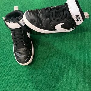 Nike Black and White Sneakers size 4